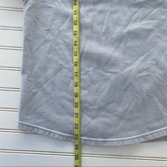 Under Armour cut out top Size Medium - Picture 7 of 8